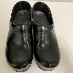 Dansko Black leather size 38. Calling all medical professionals!